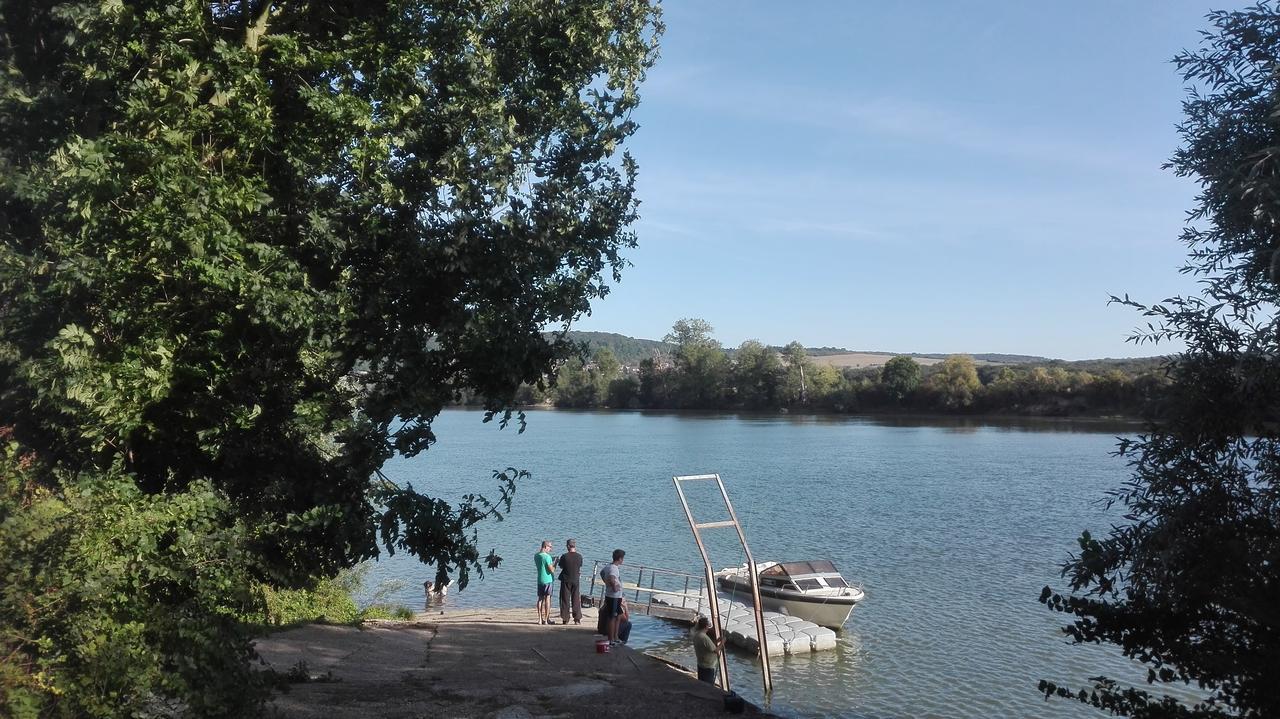 Camping Loisirs Des Groux Mousseaux-sur-Seine Exteriör bild