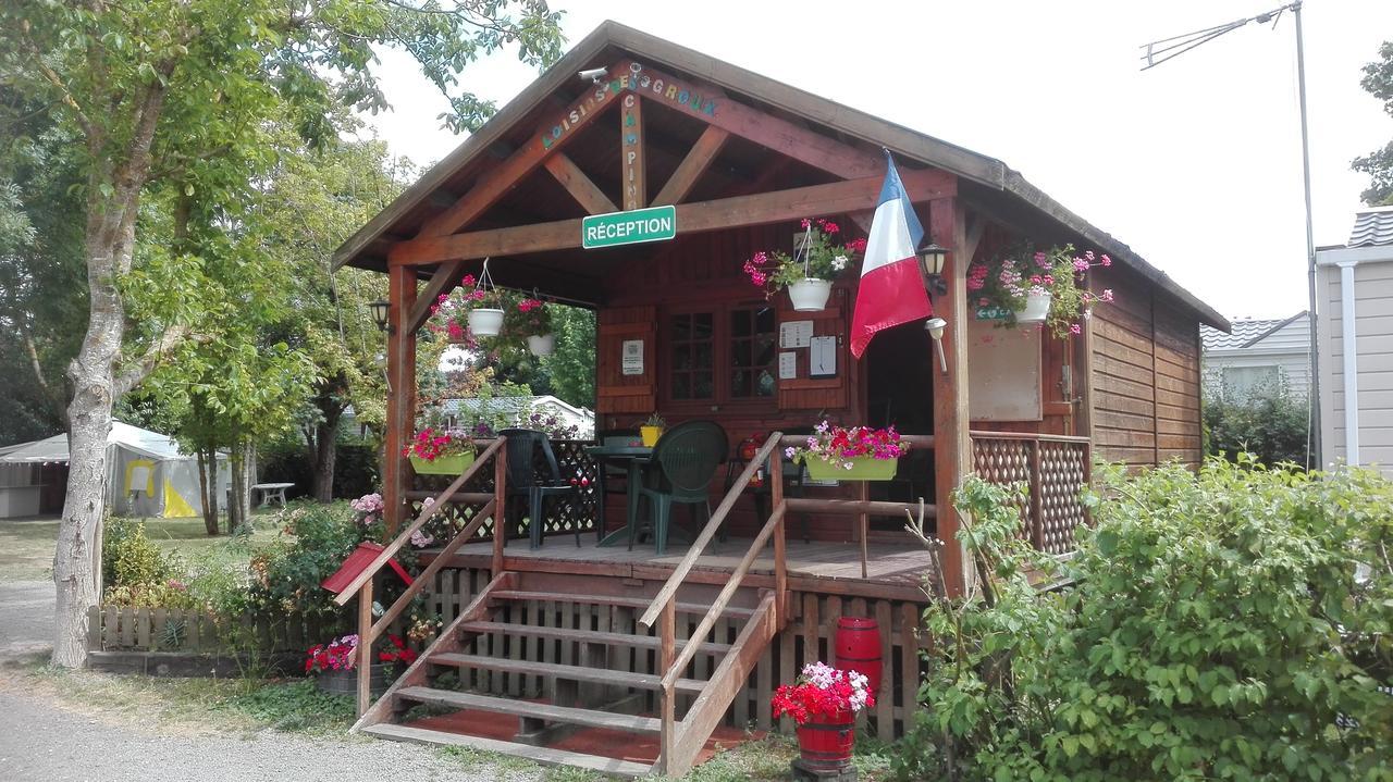 Camping Loisirs Des Groux Mousseaux-sur-Seine Exteriör bild
