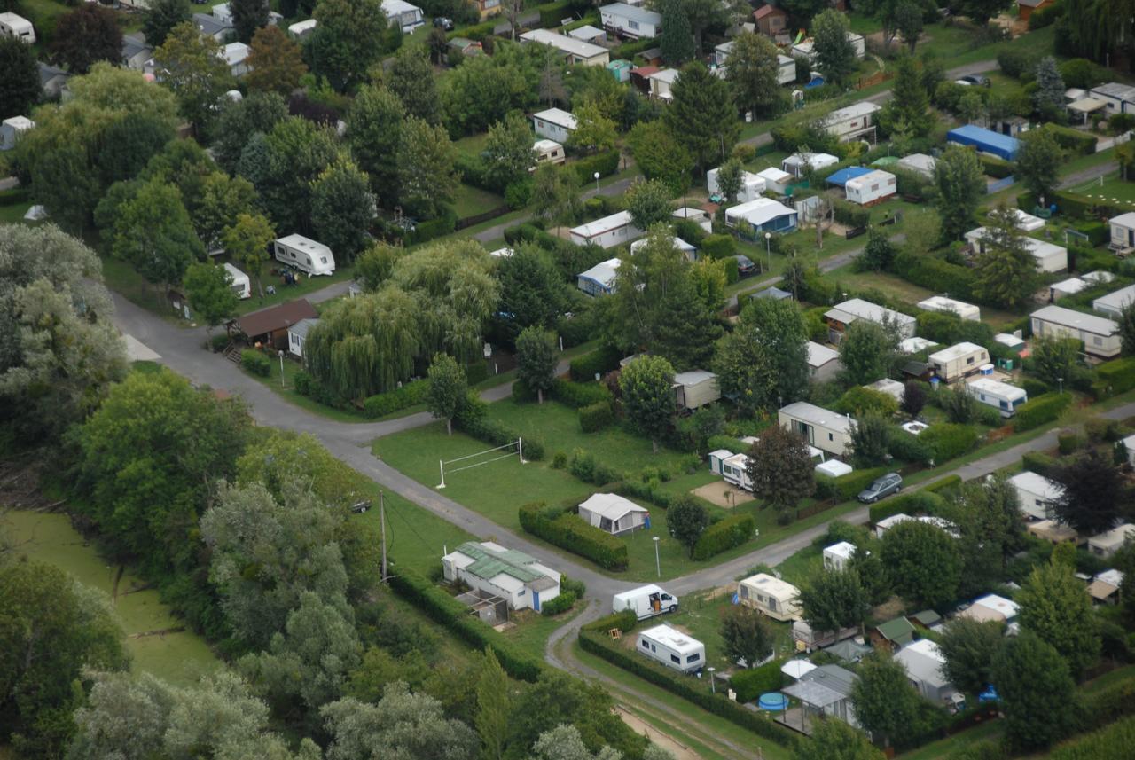 Camping Loisirs Des Groux Mousseaux-sur-Seine Exteriör bild