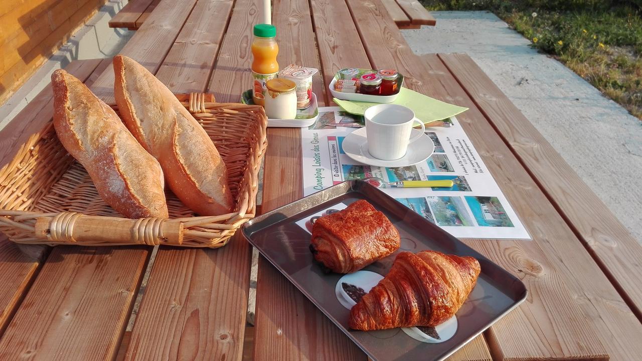 Camping Loisirs Des Groux Mousseaux-sur-Seine Exteriör bild