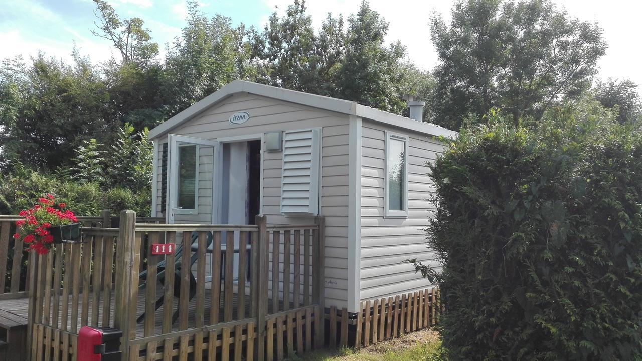 Camping Loisirs Des Groux Mousseaux-sur-Seine Exteriör bild