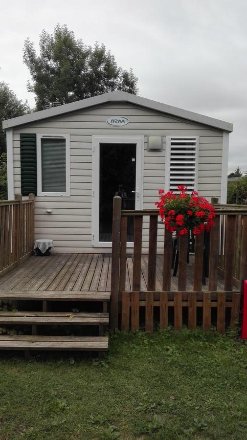 Camping Loisirs Des Groux Mousseaux-sur-Seine Exteriör bild
