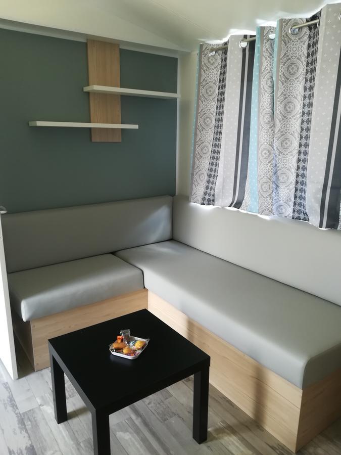 Camping Loisirs Des Groux Mousseaux-sur-Seine Exteriör bild