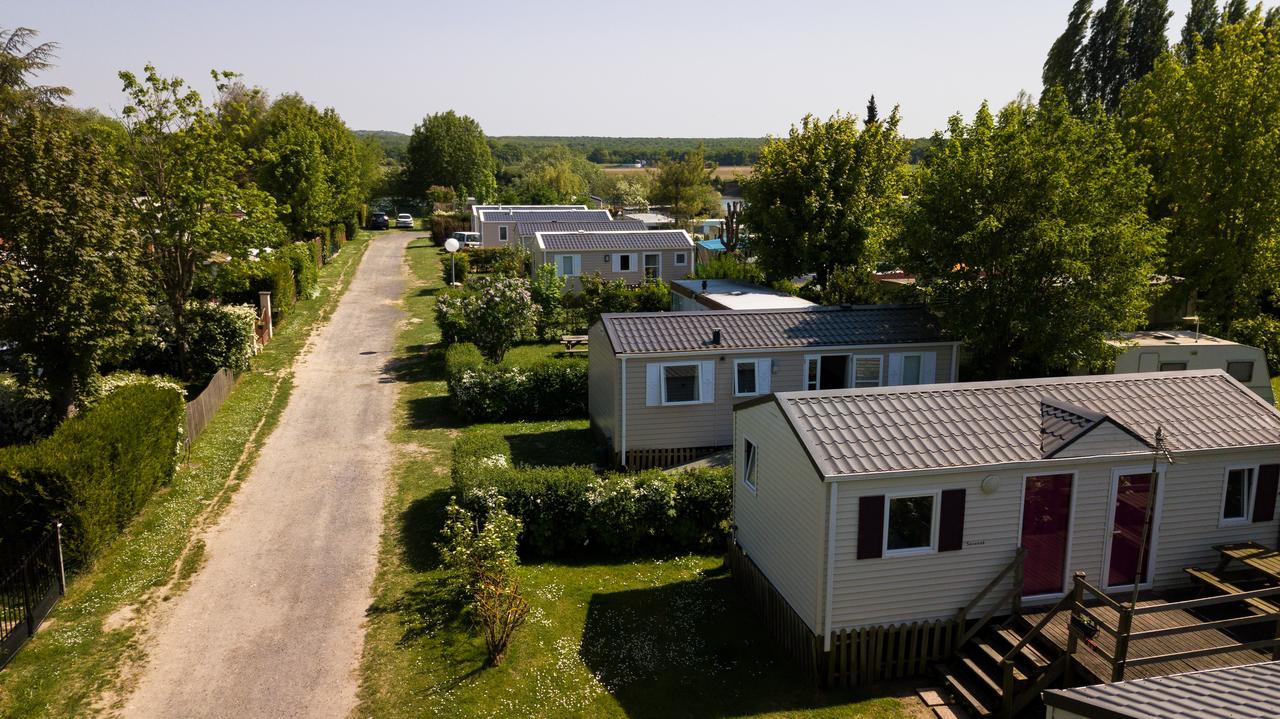 Camping Loisirs Des Groux Mousseaux-sur-Seine Exteriör bild