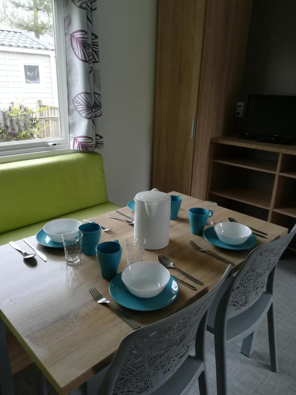 Camping Loisirs Des Groux Mousseaux-sur-Seine Exteriör bild