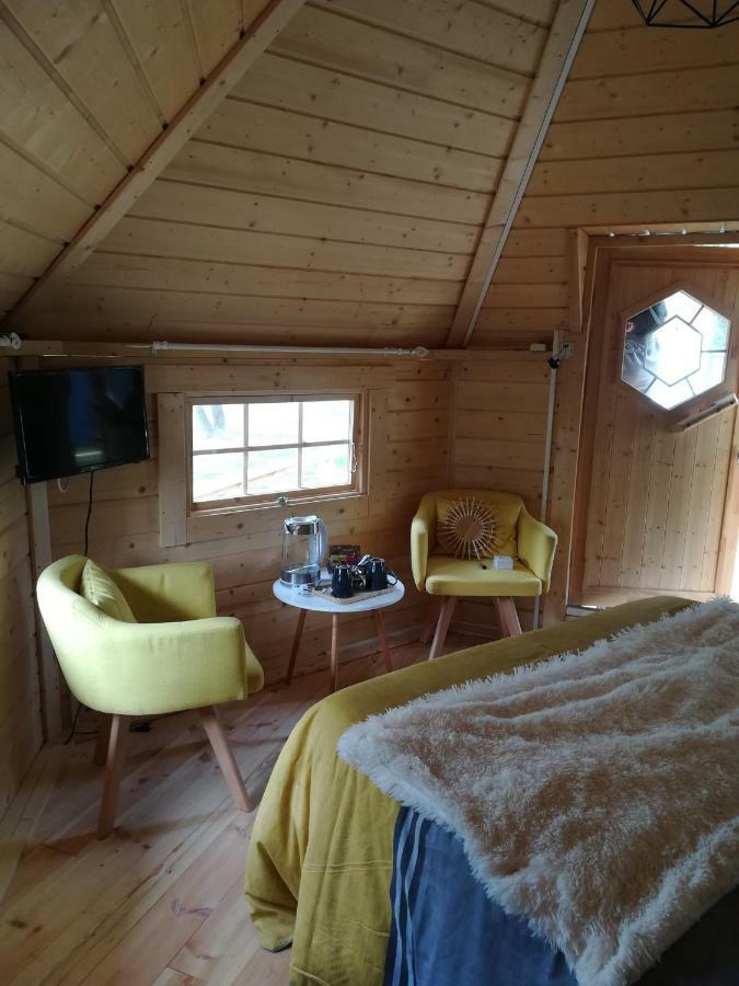 Camping Loisirs Des Groux Mousseaux-sur-Seine Exteriör bild